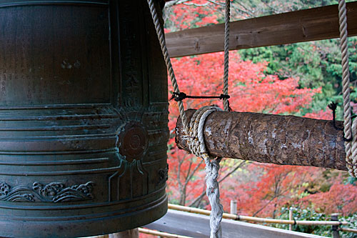 Budist tapınağı çanı. Daihikaku Senkoji Tapınağı, Arashiyama