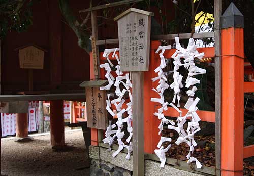 Omikuji, Kasuga Taisha Şinto Tapınağı, Nara