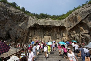 Fengxian Mağarası, Buda ve diğer heykeller